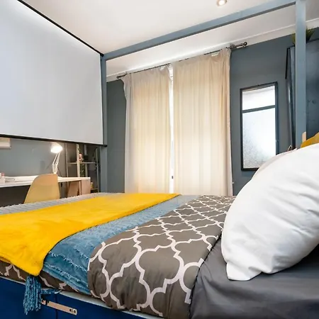 Double Room W/Projector & Garden Hot Tub
